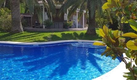 renovar-piscina-verano-2019-marmol-azul